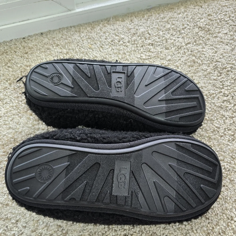 Ugg Plushy Slippers - Picture 7 of 7